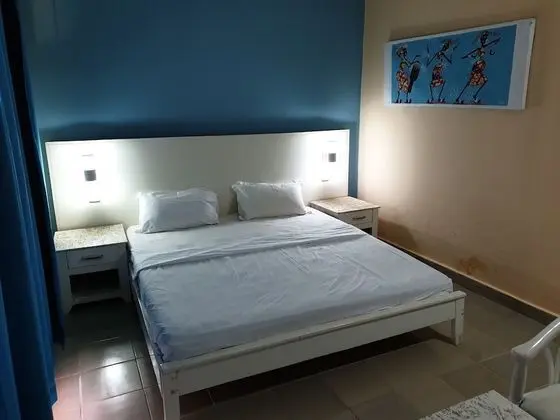 Deluxe Tek Büyük Yataklı Oda, Havuz Manzaralı