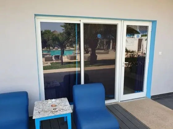 Deluxe Tek Büyük Yataklı Oda, Havuz Manzaralı