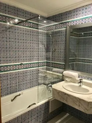 Premium Tek Büyük veya İki Ayrı Yataklı Oda, Kısmi Deniz Manzaralı