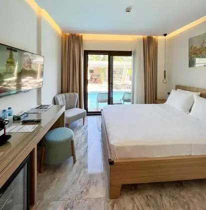Havuz Bağlantılı Standart Oda, Havuz Manzaralı