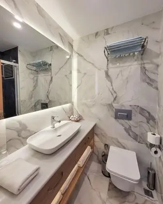 Standart Oda, Havuz Manzaralı, Fransız Balkonlu