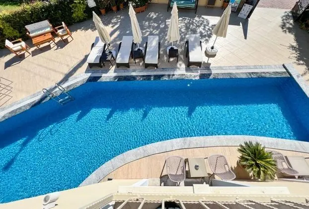 Standart Oda, Havuz Manzaralı, Fransız Balkonlu