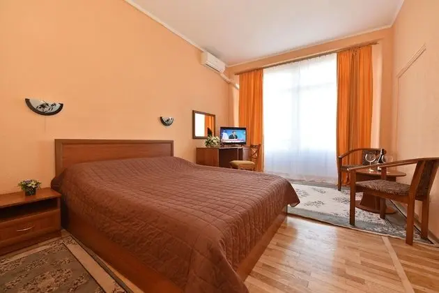 Standard Tek Büyük Yataklı Oda
