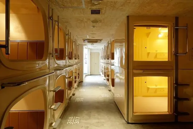 Oda, Sadece erkekler için, Sigara İçilmez (Two Sleeping Pods)