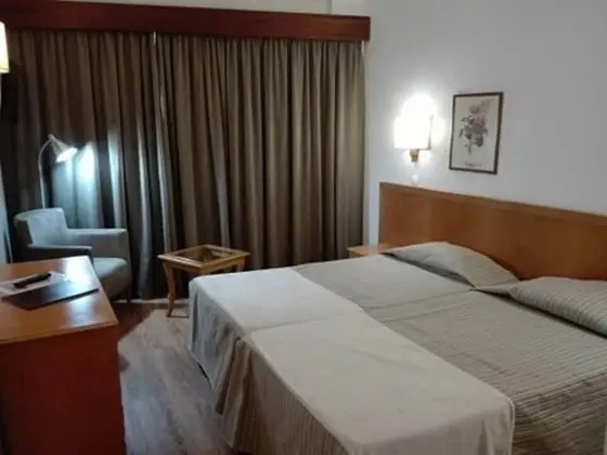 Tek Büyük veya İki Ayrı Yataklı Oda