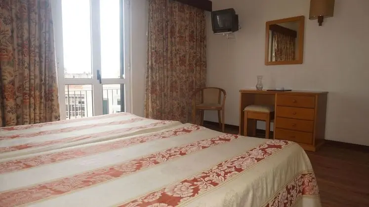 Tek Büyük veya İki Ayrı Yataklı Oda
