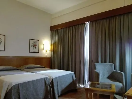 Üç Kişilik Oda
