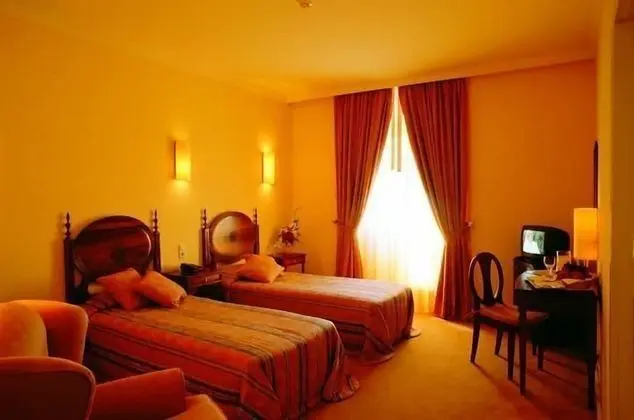 Tek Büyük veya İki Ayrı Yataklı Oda (with extra-bed)