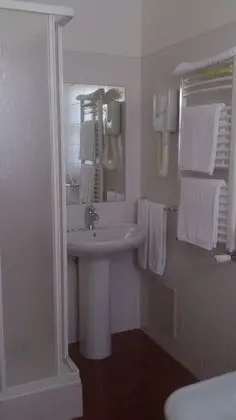 Tek Büyük veya İki Ayrı Yataklı Oda (with extra-bed)