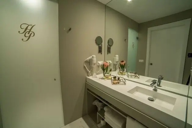 Tek Büyük veya İki Ayrı Yataklı Oda (with extra-bed)