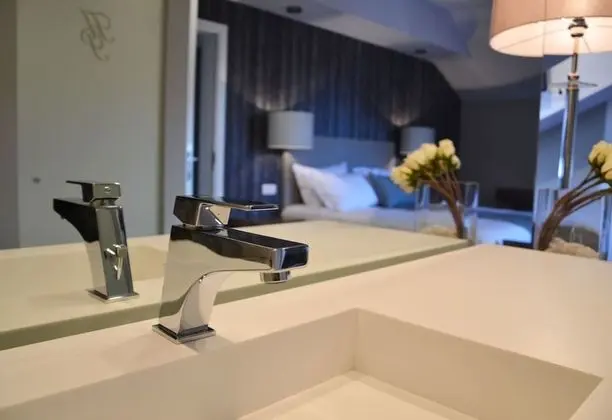 Tek Büyük veya İki Ayrı Yataklı Oda (with extra-bed)