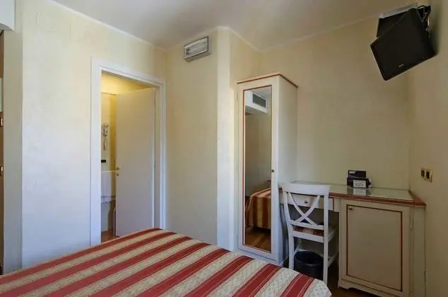 Classic Tek Büyük Yataklı Oda