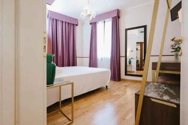 Classic Tek Büyük Yataklı Oda