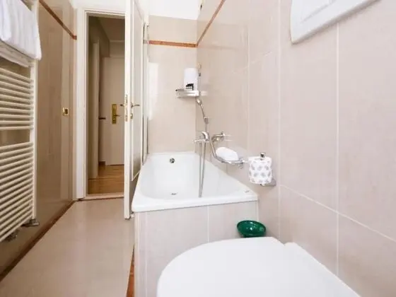 Classic Tek Büyük Yataklı Oda