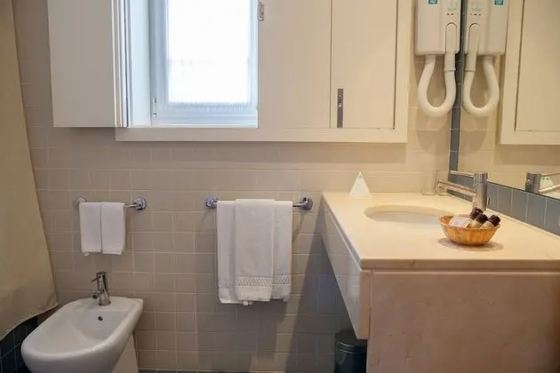 Tek Büyük veya İki Ayrı Yataklı Oda (with extra-bed)