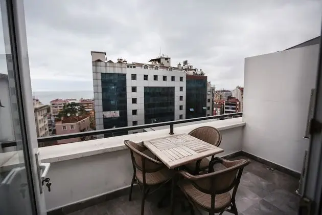 Üç Kişilik Oda, Deniz Manzaralı