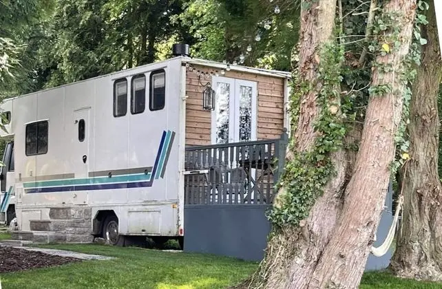 Kulübe, 1 Büyük (Queen) Boy Yatak