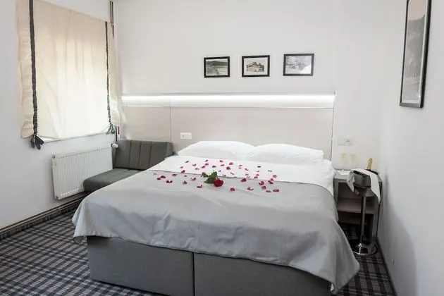 Standard Tek Büyük veya İki Ayrı Yataklı Oda