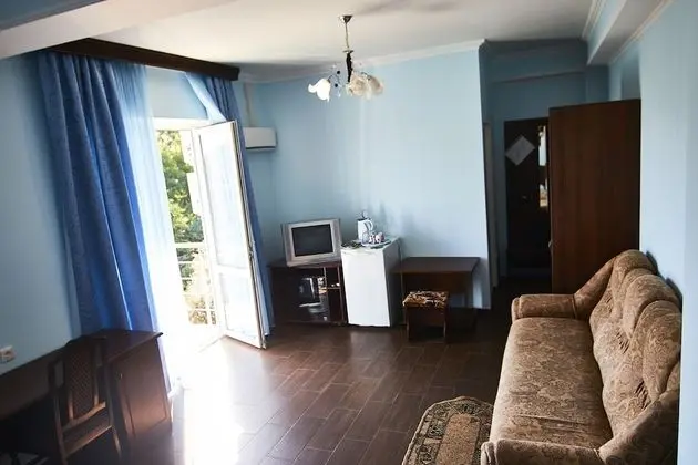 Junior Süit, Balkon