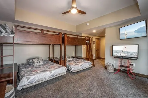 Ev, Birden Çok Yatak, Sıcak Su Havuzu