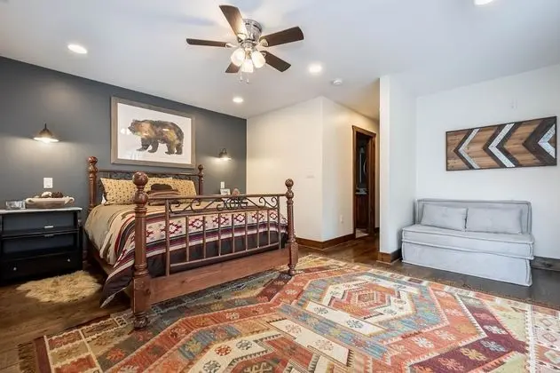 Ev, Birden Çok Yatak, Sıcak Su Havuzu