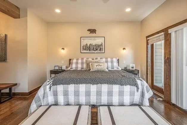 Ev, Birden Çok Yatak, Sıcak Su Havuzu