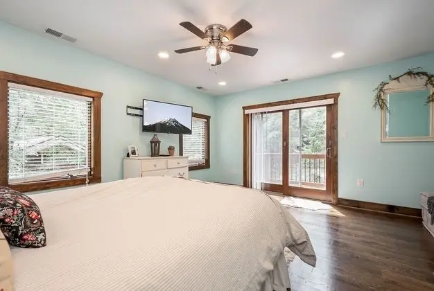 Ev, Birden Çok Yatak, Sıcak Su Havuzu