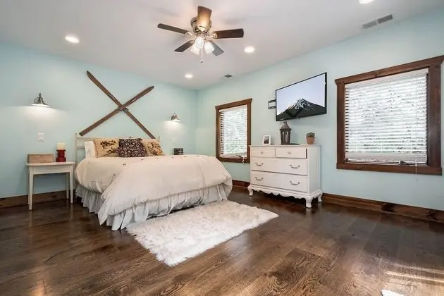 Ev, Birden Çok Yatak, Sıcak Su Havuzu