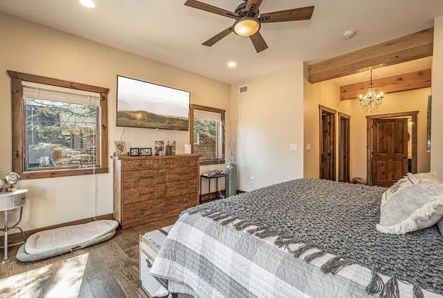 Ev, Birden Çok Yatak, Sıcak Su Havuzu