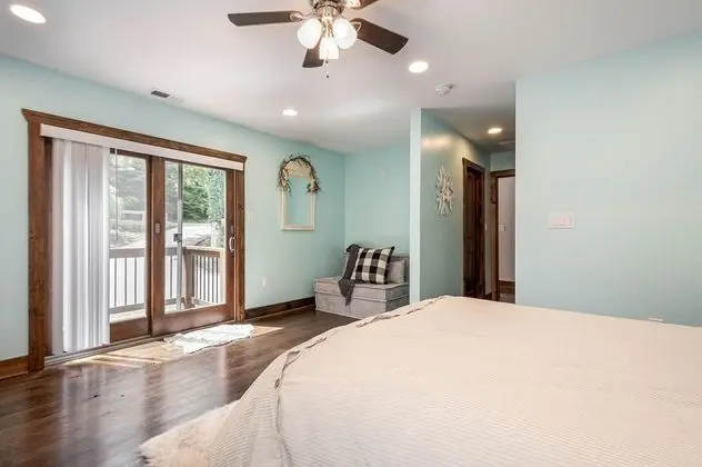 Ev, Birden Çok Yatak, Sıcak Su Havuzu