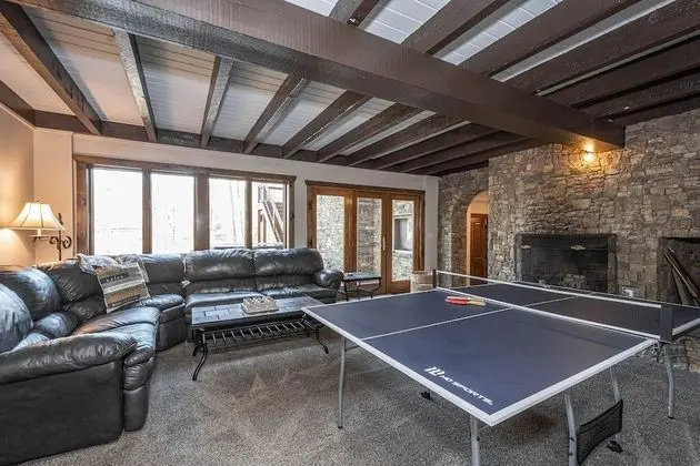 Ev, Birden Çok Yatak, Sıcak Su Havuzu