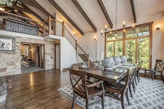 Ev, Birden Çok Yatak, Sıcak Su Havuzu