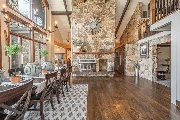 Ev, Birden Çok Yatak, Sıcak Su Havuzu