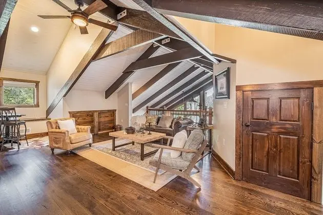 Ev, Birden Çok Yatak, Sıcak Su Havuzu