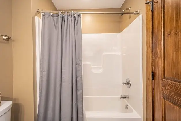 Ev, Birden Çok Yatak, Sıcak Su Havuzu