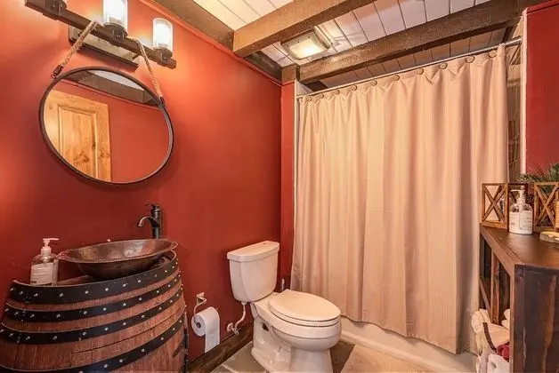 Ev, Birden Çok Yatak, Sıcak Su Havuzu