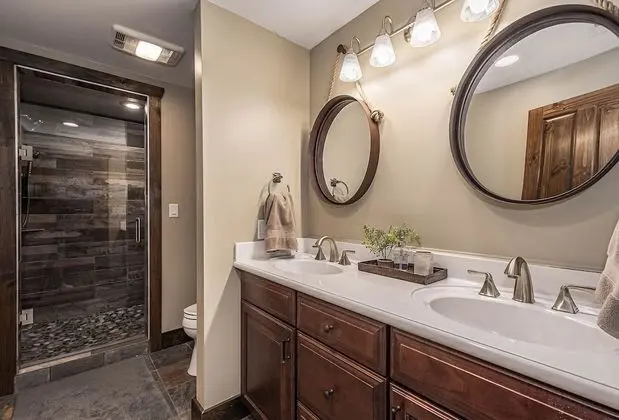 Ev, Birden Çok Yatak, Sıcak Su Havuzu