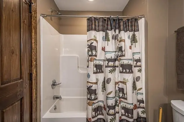 Ev, Birden Çok Yatak, Sıcak Su Havuzu