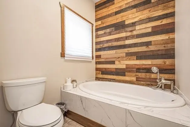 Ev, Birden Çok Yatak, Sıcak Su Havuzu