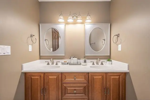 Ev, Birden Çok Yatak, Sıcak Su Havuzu