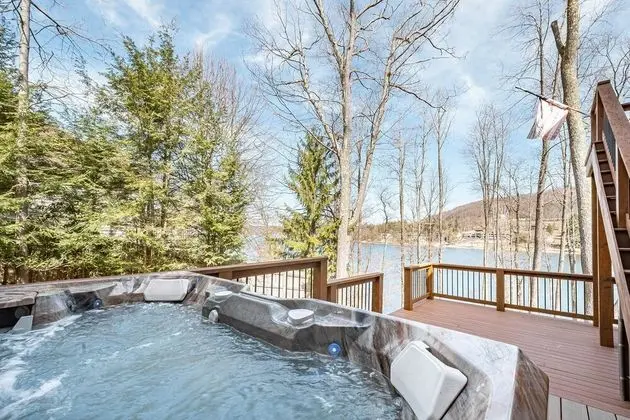 Ev, Birden Çok Yatak, Sıcak Su Havuzu