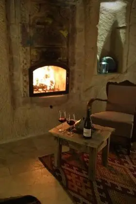Deluxe Cave Suit, Bahçe Manzaralı, Şömineli