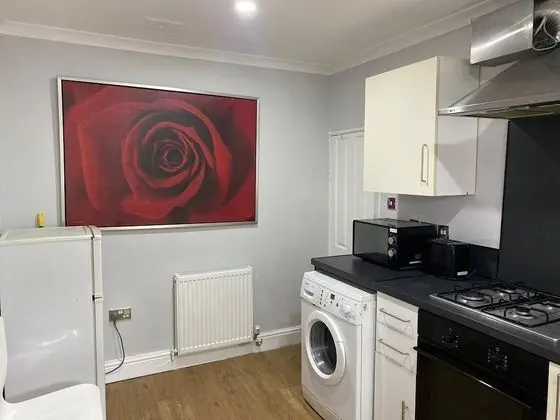 Comfort Apart Daire (1, next to tube station)