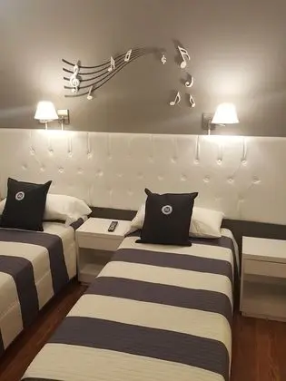 Tek Büyük Yataklı Oda, 2 Tek Kişilik Yatak