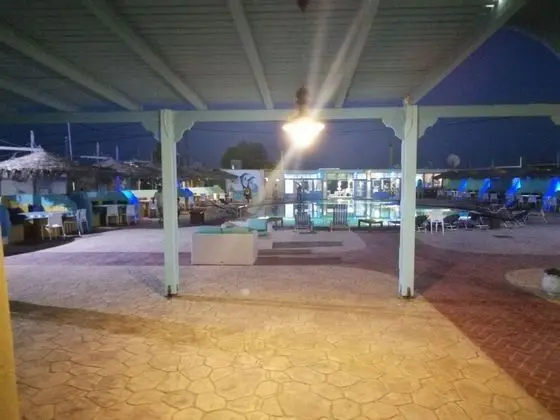 Deluxe Stüdyo, Birden Çok Yatak, Danışma, Havuz Manzaralı