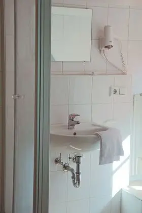 Basic Tek Büyük Yataklı Oda