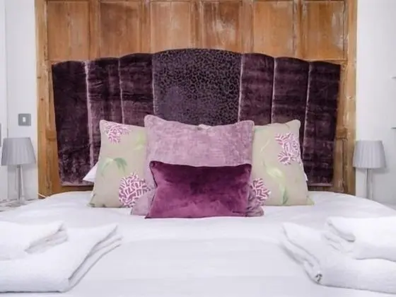 Tek Büyük veya İki Ayrı Yataklı Oda, Banyolu/Duşlu (Room 2 )