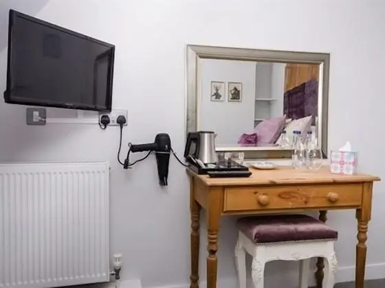 Tek Büyük veya İki Ayrı Yataklı Oda, Banyolu/Duşlu (Room 2 )