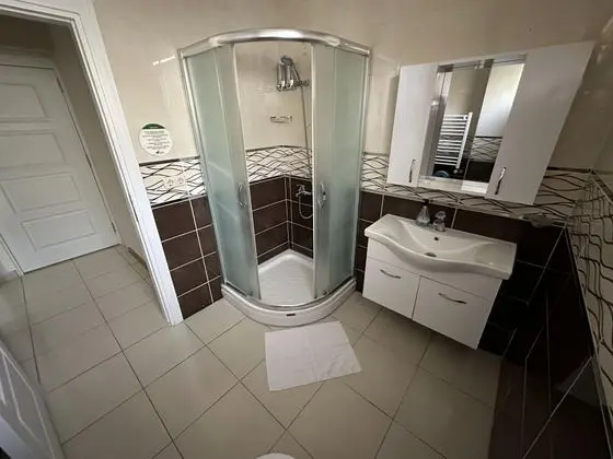 Çift Kişilik, Bahçe Manzaralı