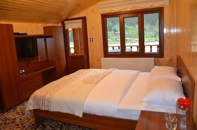 Deluxe Tek Büyük Yataklı Oda, Göl Manzaralı